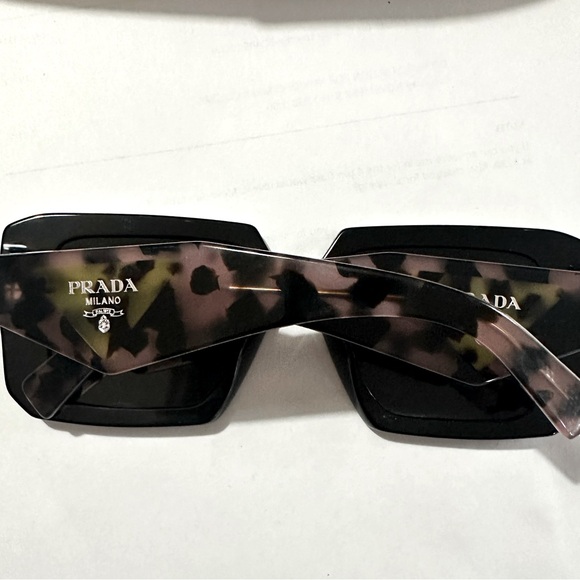 Prada sunglasses - Picture 2 of 7